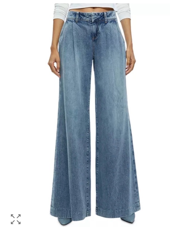Alice + Olivia Denim - Alice and Olivia
Eric Low Rise Wide Leg Jeans in Sadie Light Vintage Blue